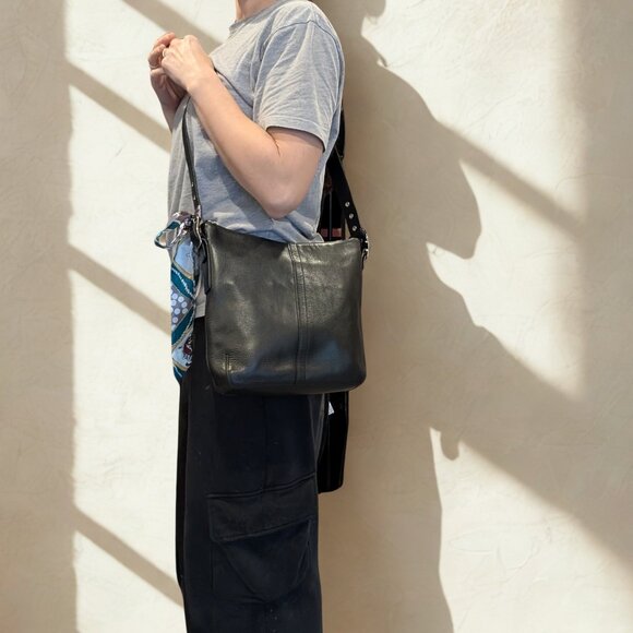 Vintage Coach Legacy Slim Duffle Black Leather Crossbody Bag 10x10 - Picture 3 of 13